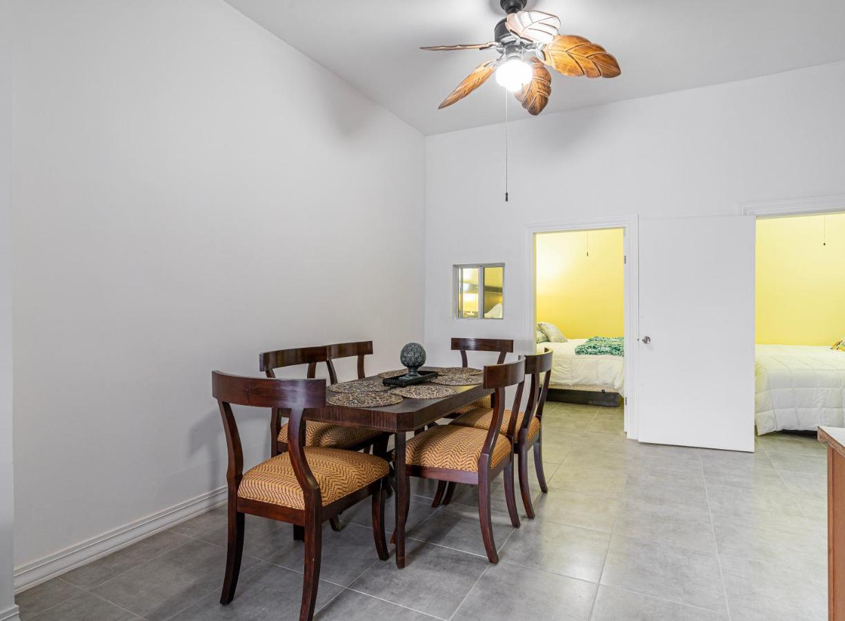 2 Br/ 1 Ba Home, Sleeps 10, 1 Min Walk To Rosarito Beach Eksteriør billede
